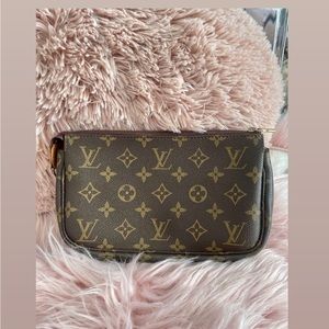 Louis Vuitton Pochette Accessories
